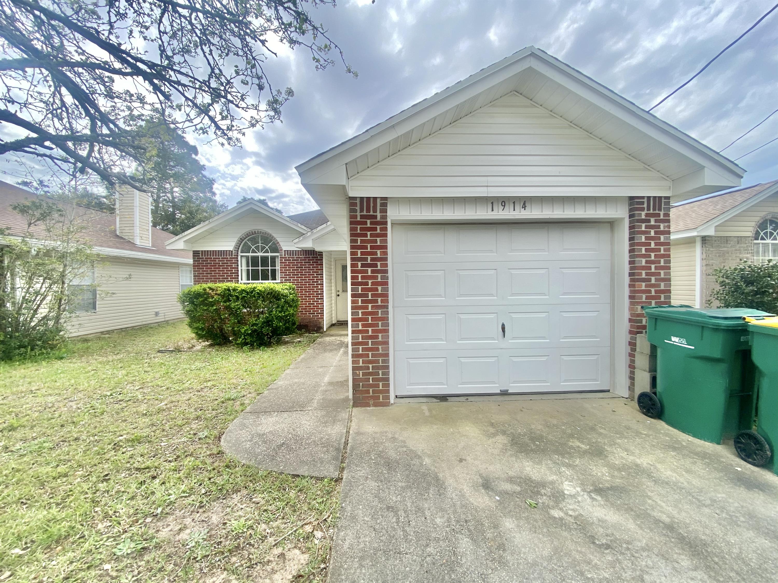 1914 Summer Hills Ln